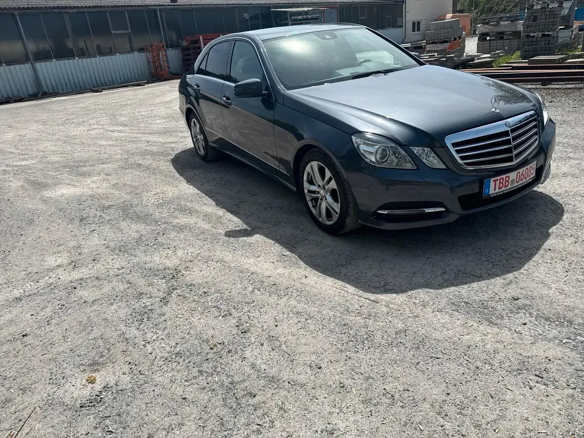 Second-hand Mercedes E300 231 CP (169 kW) 2012 Berlinǎ