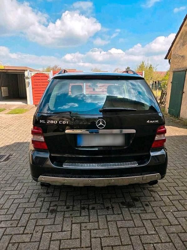 Gebraucht Mercedes ML280 190 PS (139 kW) 2009 Schwarz SUV