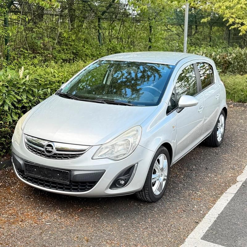 Second-hand Opel Corsa 101 CP (74 kW) 2011 Argintiu Hatchback