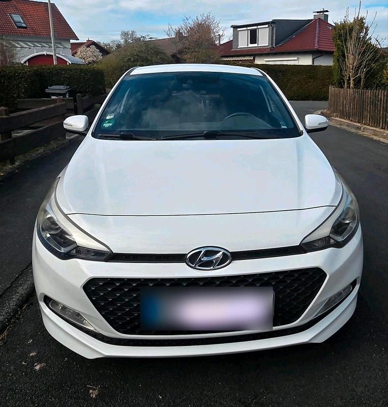 Gebraucht Hyundai i20 84 PS (61 kW) 2017 Weiß Kleinwagen