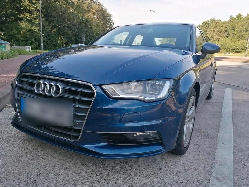 Blau Gebraucht 2015 Audi A3 Sportback Limousine | 11.999 € (Fairer Preis) - Bild 1/4