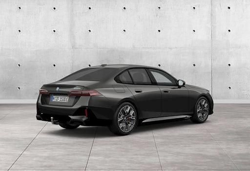 Neu BMW 530e 299 PS (219 kW) 2026 Silber Limousine