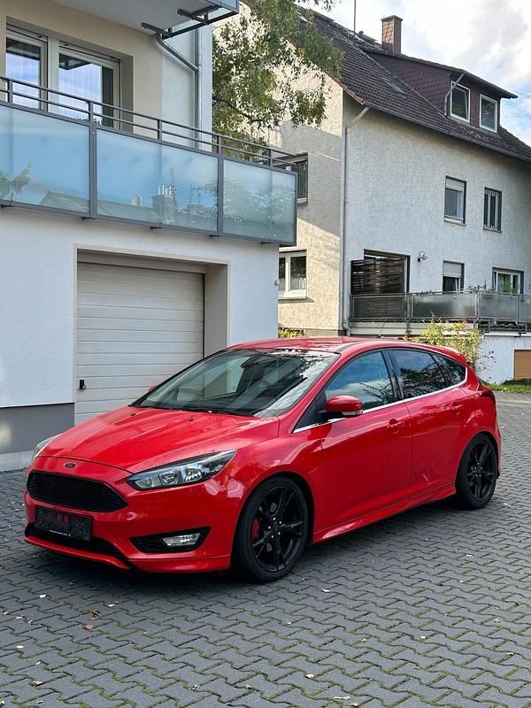 Rot Gebraucht 2016 Ford Focus Limousine | 7.500 € (Fairer Preis) - Bild 1/4
