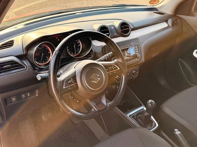 Gebraucht Suzuki Swift Club 83 PS (61 kW) 2021 Rot Limousine