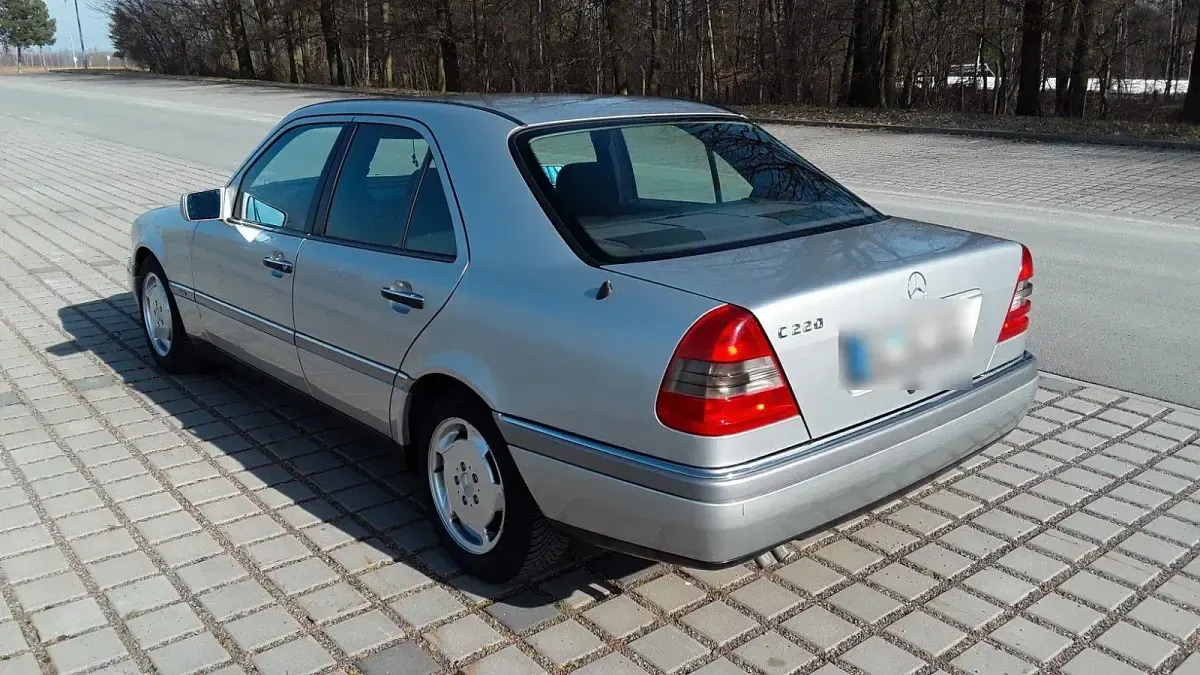 Gebraucht Mercedes C220 Elegance 150 PS (110 kW) 1993 Silber Limousine