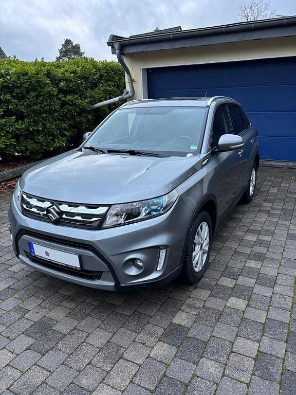 Grau Gebraucht 2017 Suzuki Vitara Comfort+ SUV | 15.490 € (Superpreis) - Bild 1/4