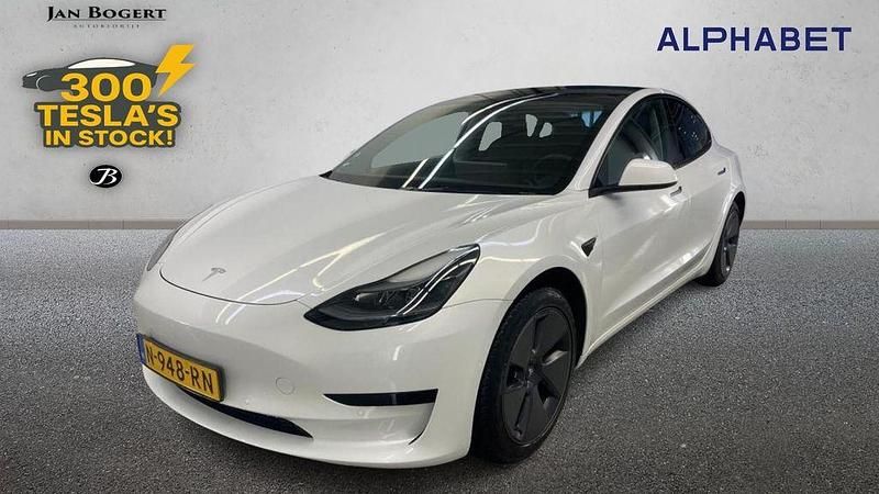 Weiß Gebraucht 2021 Tesla Model 3 Standard Range Limousine | 21.900 € (Fairer Preis) - Bild 1/4