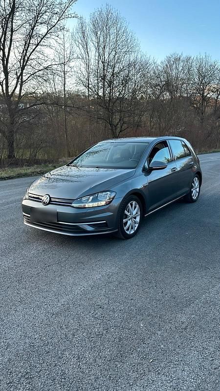 Gebraucht VW Golf VII 131 PS (96 kW) 2019 Grau Kleinwagen