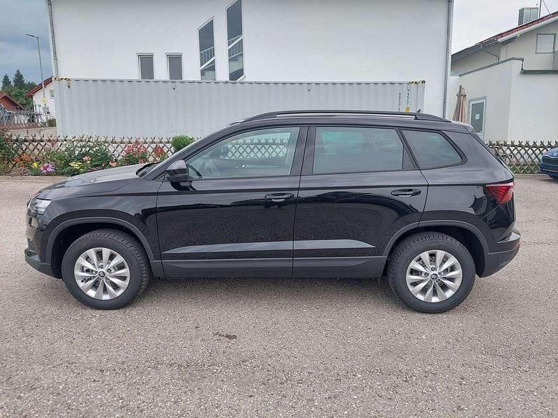 Schwarzmetallic Neu 2025 Skoda Karoq Selection SUV | 30.990 € (Guter Preis) - Bild 1/4