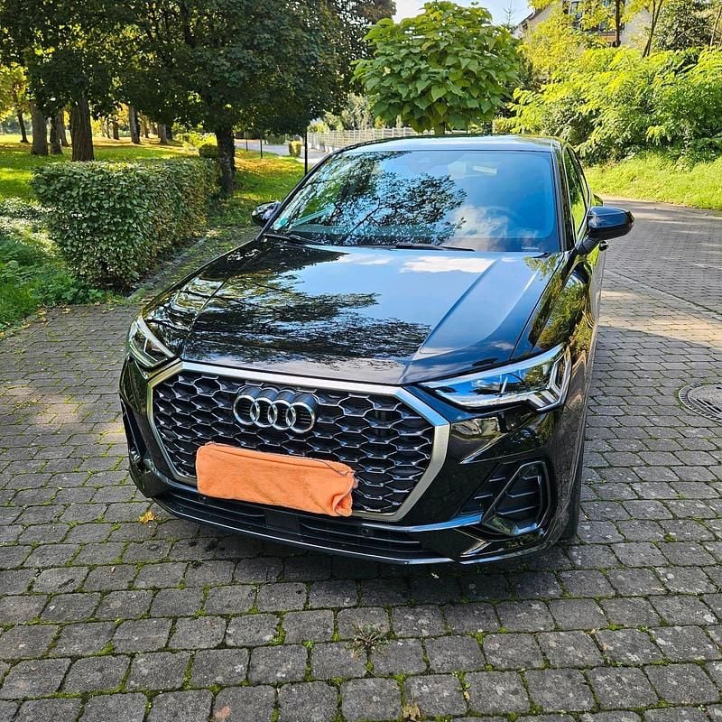 Gebraucht Audi Q3 Sportback Comfort 150 PS (110 kW) 2024 Schwarz SUV