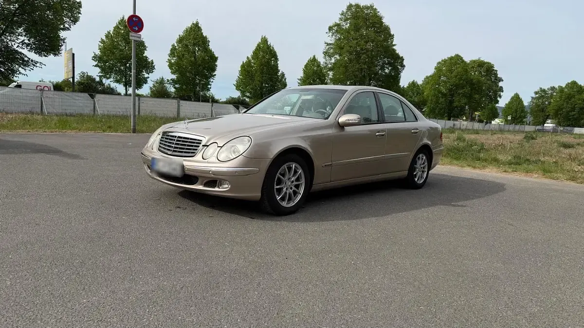 Gebraucht Mercedes E320 Elegance 204 PS (150 kW) 2003 Gold Limousine