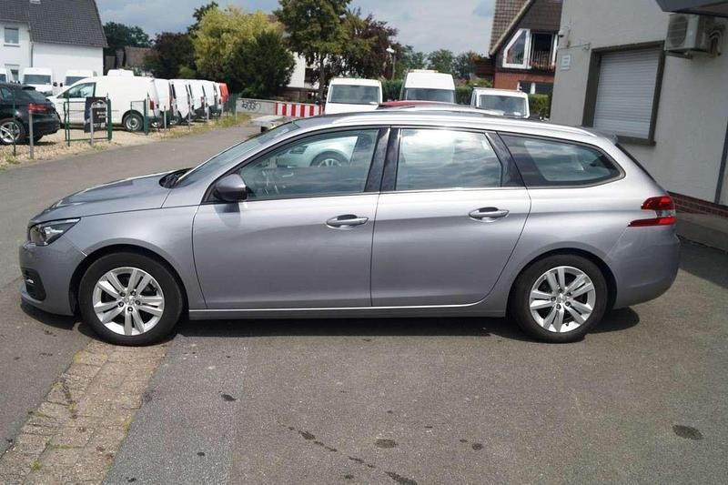 Gebraucht Peugeot 308 SW Active 131 PS (96 kW) 2020 Gris artense Kombi