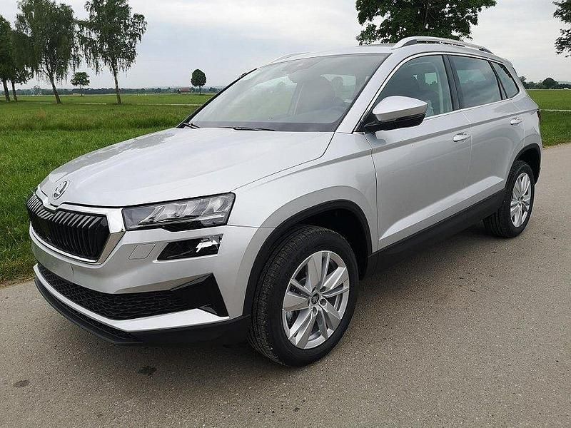 Reflexsilber metallic Neu 2025 Skoda Karoq Selection SUV | 36.990 € (Superpreis) - Bild 1/3