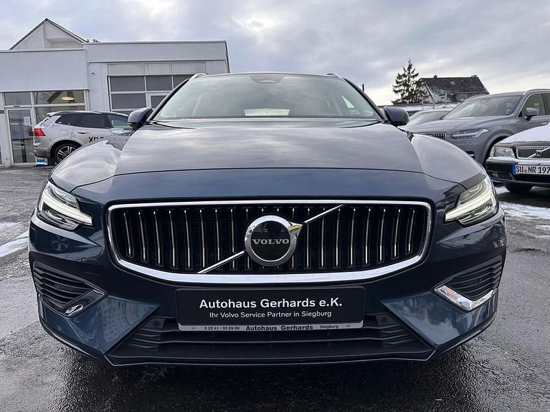 Gebraucht Volvo V60 Plus 398 PS (292 kW) 2022 Blau Kombi