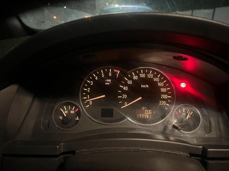 Gebraucht Opel Meriva 125 PS (91 kW) 2004 Rot Van / Kleinbus