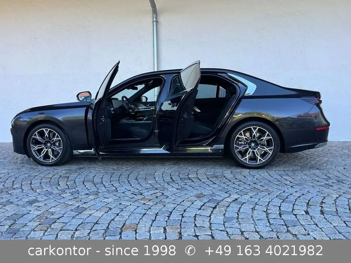 Gebraucht BMW i7 400 kW (544 PS) 2024 Sophistograu metallic Limousine