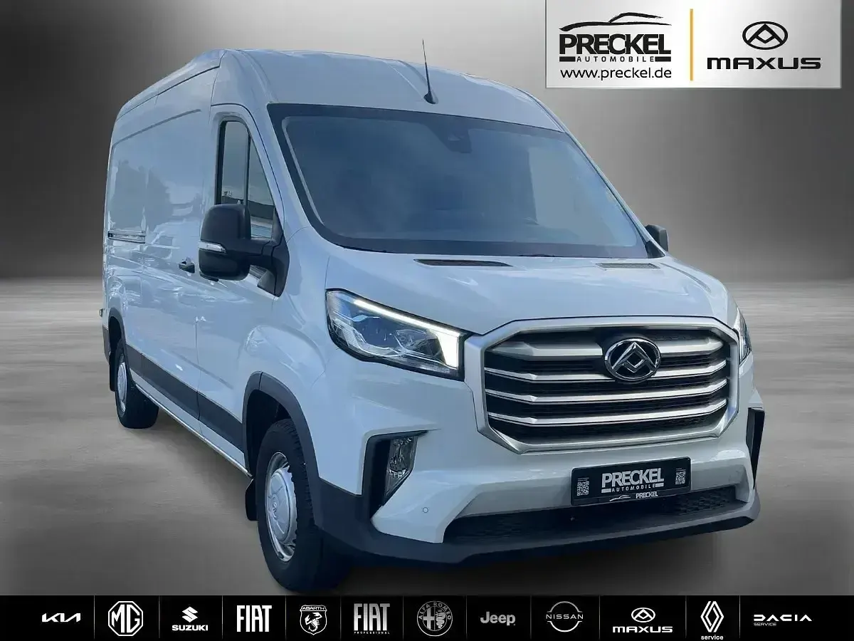 Second-hand Maxus V90 147 CP (108 kW) 2023 Alb Van