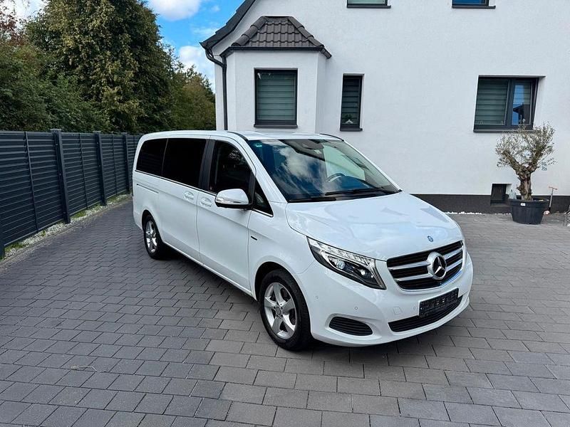 Weiß Gebraucht 2015 Mercedes V250 Avantgarde Van / Kleinbus | 36.999 € (Fairer Preis) - Bild 1/4