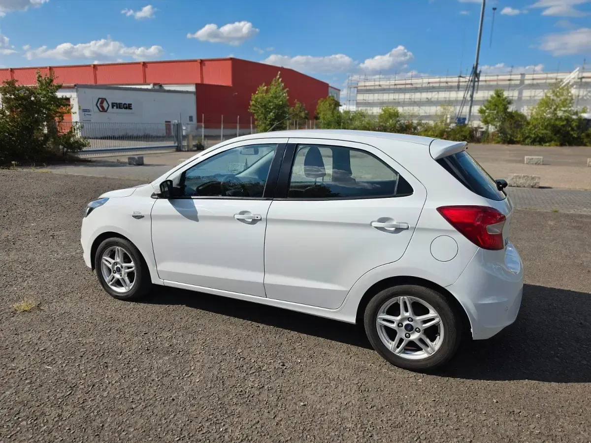 Gebraucht Ford Ka Plus 86 PS (63 kW) 2018 Weiß Kleinwagen