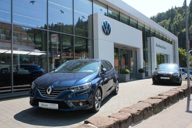 Blau Gebraucht 2017 Renault Mégane IV Bose Edition Limousine | 12.190 € (Fairer Preis) - Bild 1/4