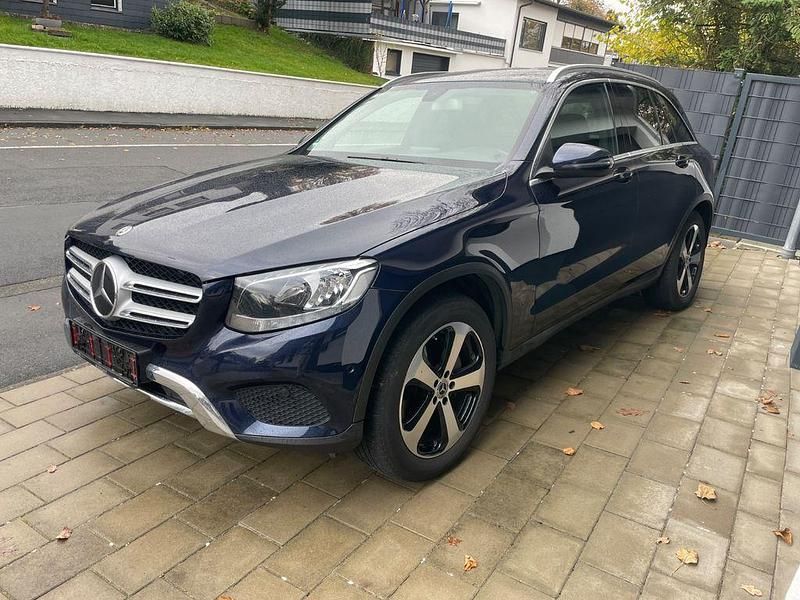 Blau Gebraucht 2018 Mercedes GLC220 SUV | 19.900 € (Guter Preis) - Bild 1/4