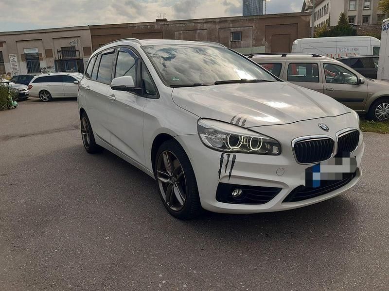 Weiß Gebraucht 2016 BMW 220 Sport Line Kombi | 17.500 € (Teuer) - Bild 1/4
