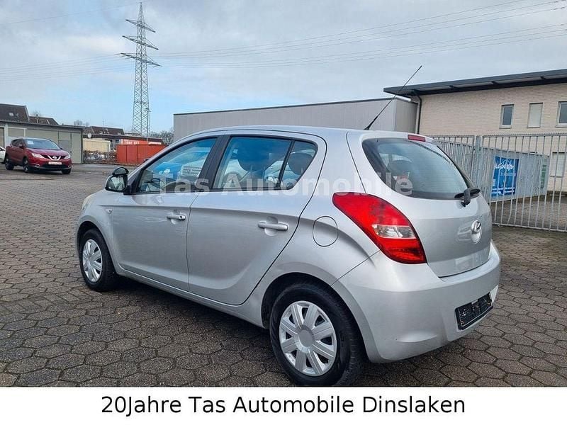 Gebraucht Hyundai i20 Comfort 77 PS (56 kW) 2010 Grau Kleinwagen