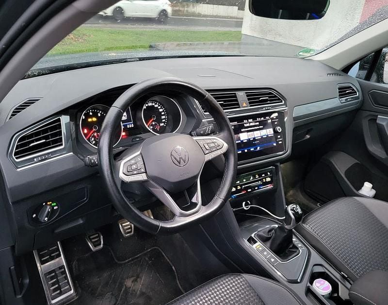 Gebraucht VW Tiguan Active 131 PS (96 kW) 2022 Grau SUV