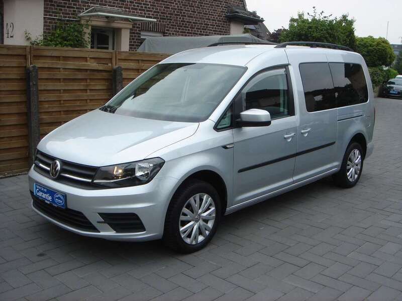 Silber Gebraucht 2016 VW Caddy Maxi Trendline Van / Kleinbus | 18.980 € - Bild 1/4