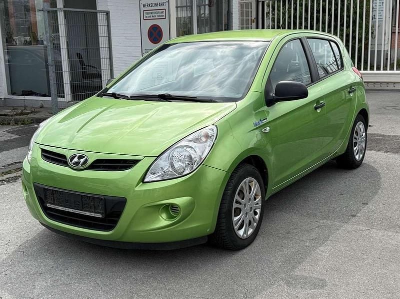 Grün Gebraucht 2012 Hyundai i20 Classic Kleinwagen | 3.880 € (Fairer Preis) - Bild 1/4