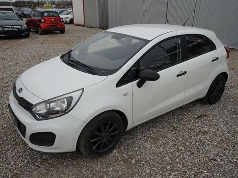 Gebraucht Kia Rio 86 PS (63 kW) 2014 (ud) clear white Limousine