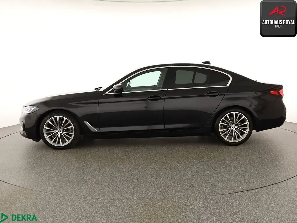 Gebraucht BMW 520 Performance 190 PS (139 kW) 2022 Black sapphire Limousine