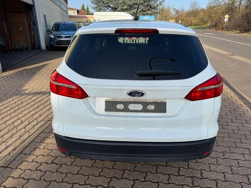 Gebraucht Ford Focus Trend 95 PS (69 kW) 2016 Weiß Limousine