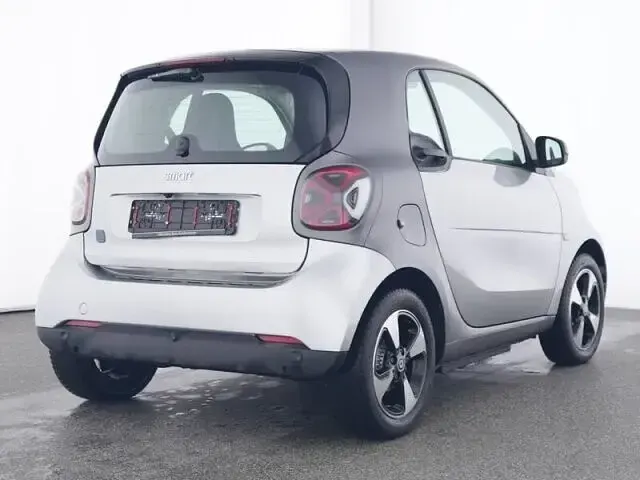Gebraucht Smart ForTwo Electric Drive 60 kW (82 PS) 2024 Silber Coupé