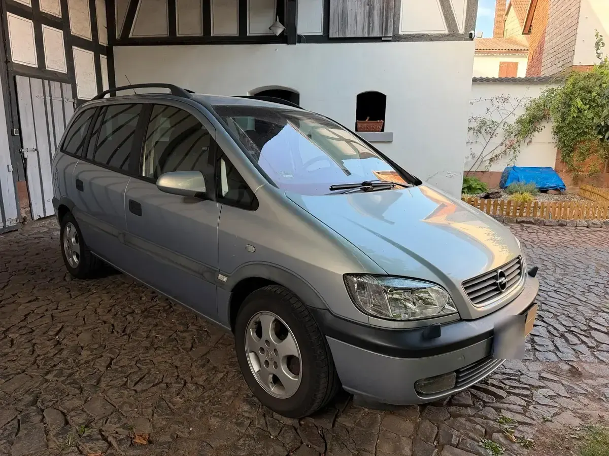 Gebraucht Opel Zafira 125 PS (91 kW) 2000 Silber Van / Kleinbus