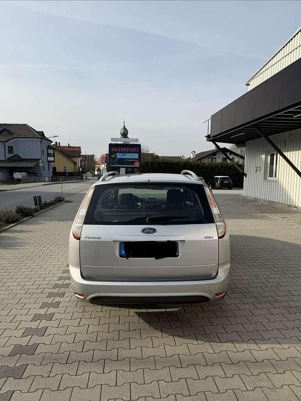 Gebraucht Ford Focus Style 109 PS (80 kW) 2011 Kombi