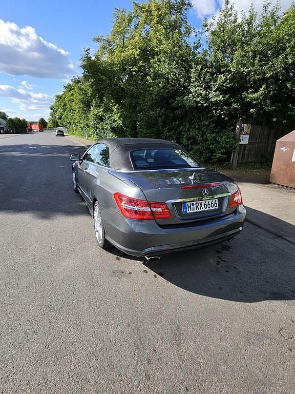 Grau Gebraucht 2011 Mercedes E350 Elegance Cabrio | 12.800 € (Guter Preis) - Bild 1/4