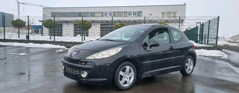 Gebraucht Peugeot 207 74 PS (54 kW) 2009 Schwarz Kleinwagen