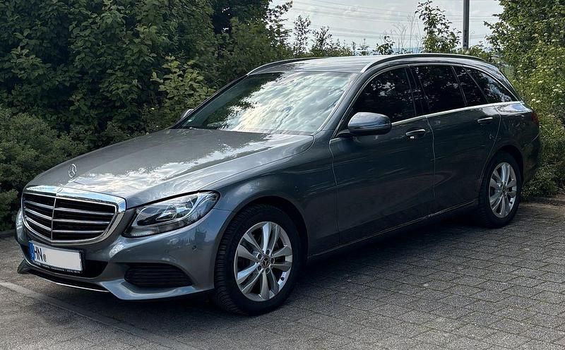 Grau Gebraucht 2016 Mercedes C220 Avantgarde Limousine | 17.600 € (Guter Preis) - Bild 1/4