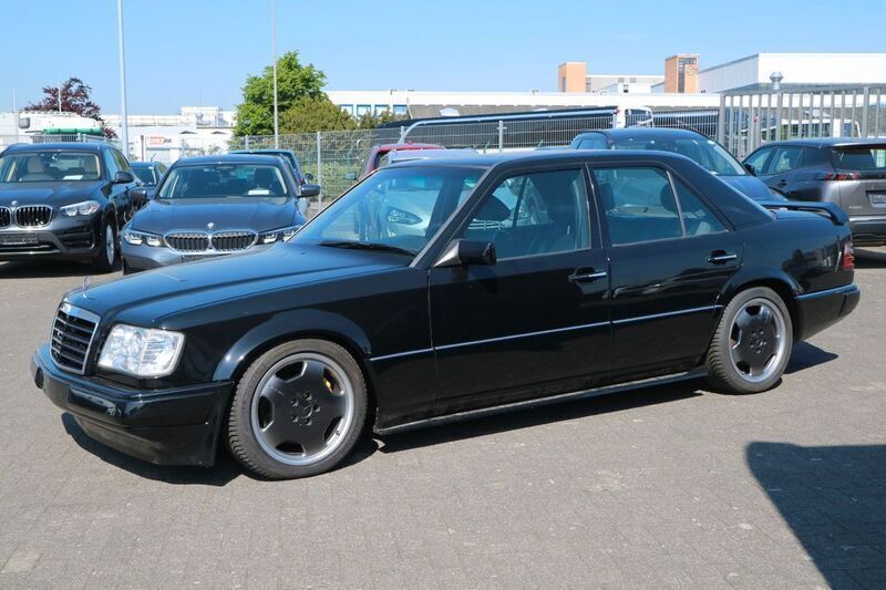 Schwarz Gebraucht 1990 Mercedes E300 AMG Limousine | 9.990 € - Bild 1/4