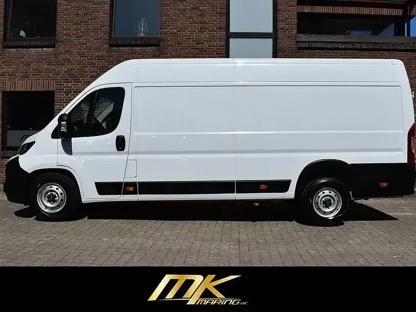 Gebraucht Opel Movano 140 PS (102 kW) 2024 Cassablanca weiß Van