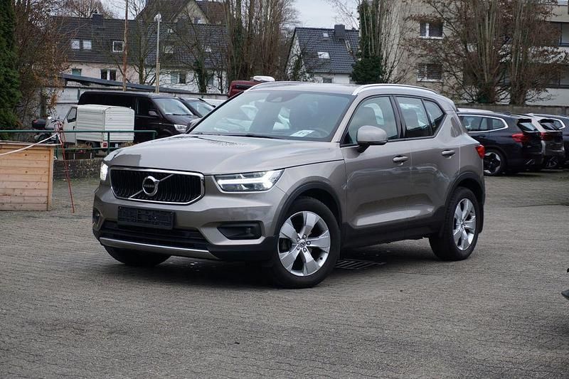 Grau Gebraucht 2021 Volvo XC40 Momentum SUV | 24.600 € (Guter Preis) - Bild 1/4