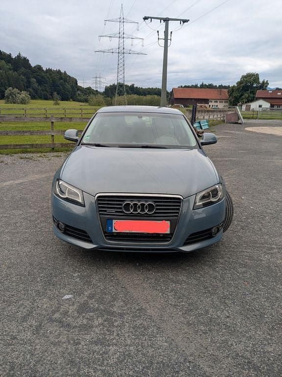 Blau Gebraucht 2010 Audi A3 Sportback Ambiente Limousine | 6.000 € (Superpreis) - Bild 1/4