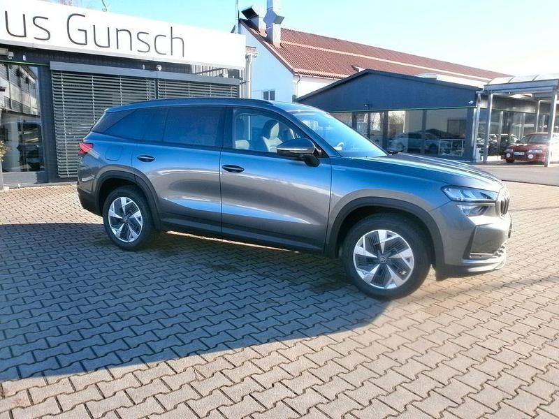 Neu Skoda Kodiaq Selection 150 PS (110 kW) 2025 Grau SUV