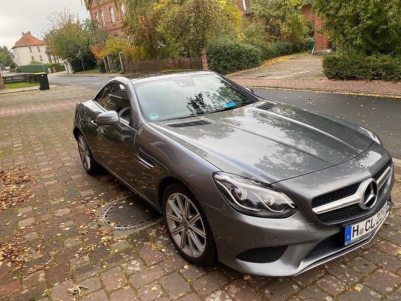 Grau Gebraucht 2019 Mercedes SLC180 Cabrio | 26.700 € (Guter Preis) - Bild 1/4