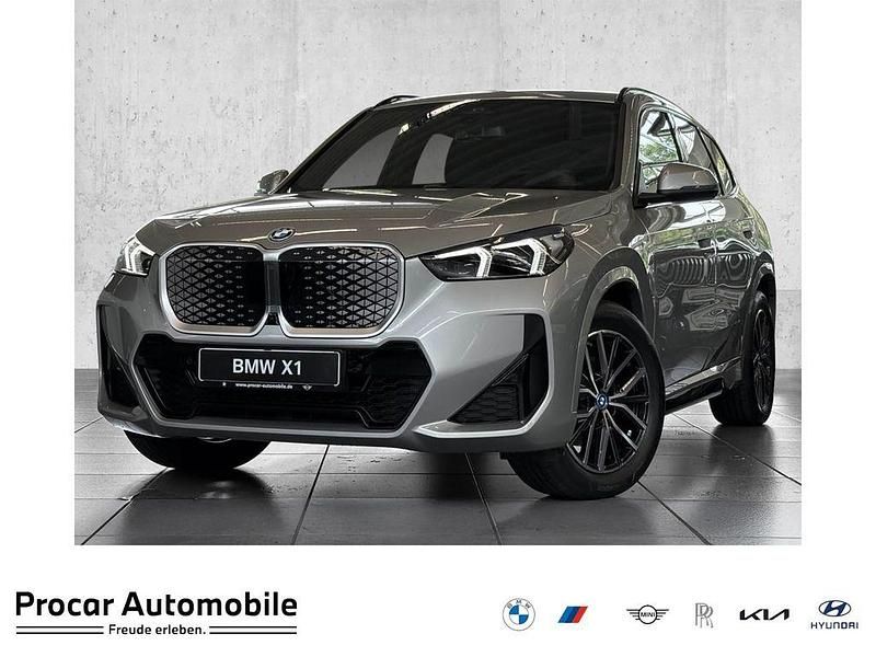 Silber Neu 2025 BMW iX1 M Sport SUV | 49.990 € (Fairer Preis) - Bild 1/4