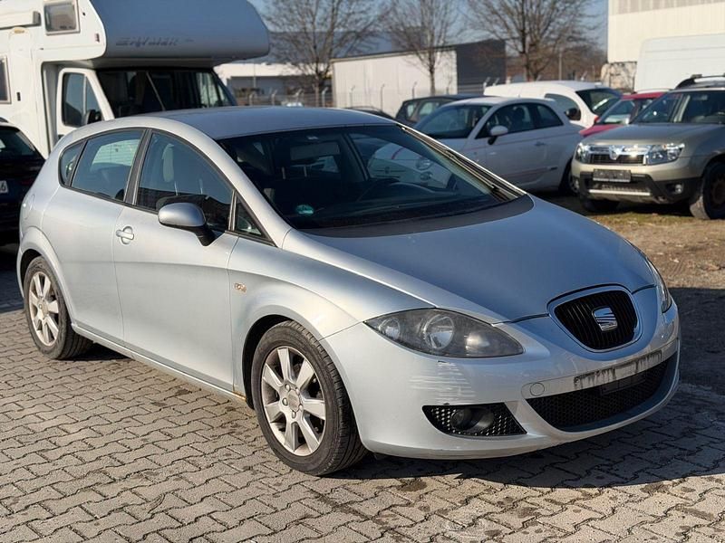 Silber Gebraucht 2008 Seat Leon Stylance Limousine | 990 € (Superpreis) - Bild 1/4