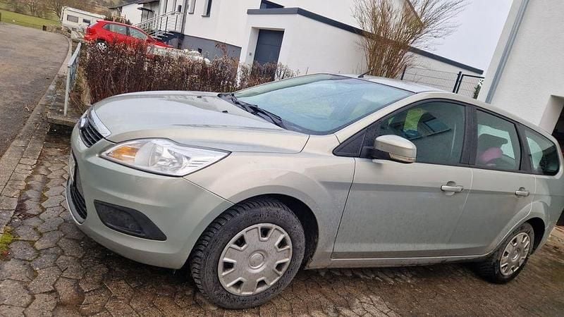Beige Gebraucht 2009 Ford Focus Ghia Limousine | 2.000 € (Guter Preis) - Bild 1/4