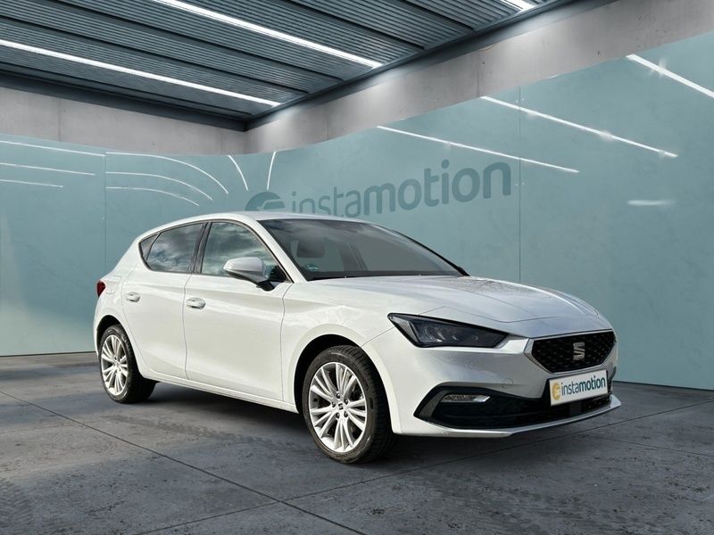 Weiß Gebraucht 2024 Seat Leon Style Limousine | 30.500 € (Teuer) - Bild 1/4