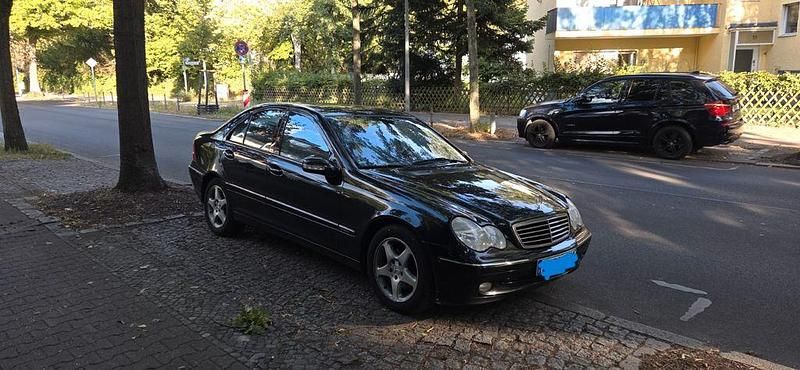 Schwarz Gebraucht 2003 Mercedes C180 Avantgarde Limousine | 1.500 € (Superpreis) - Bild 1/4